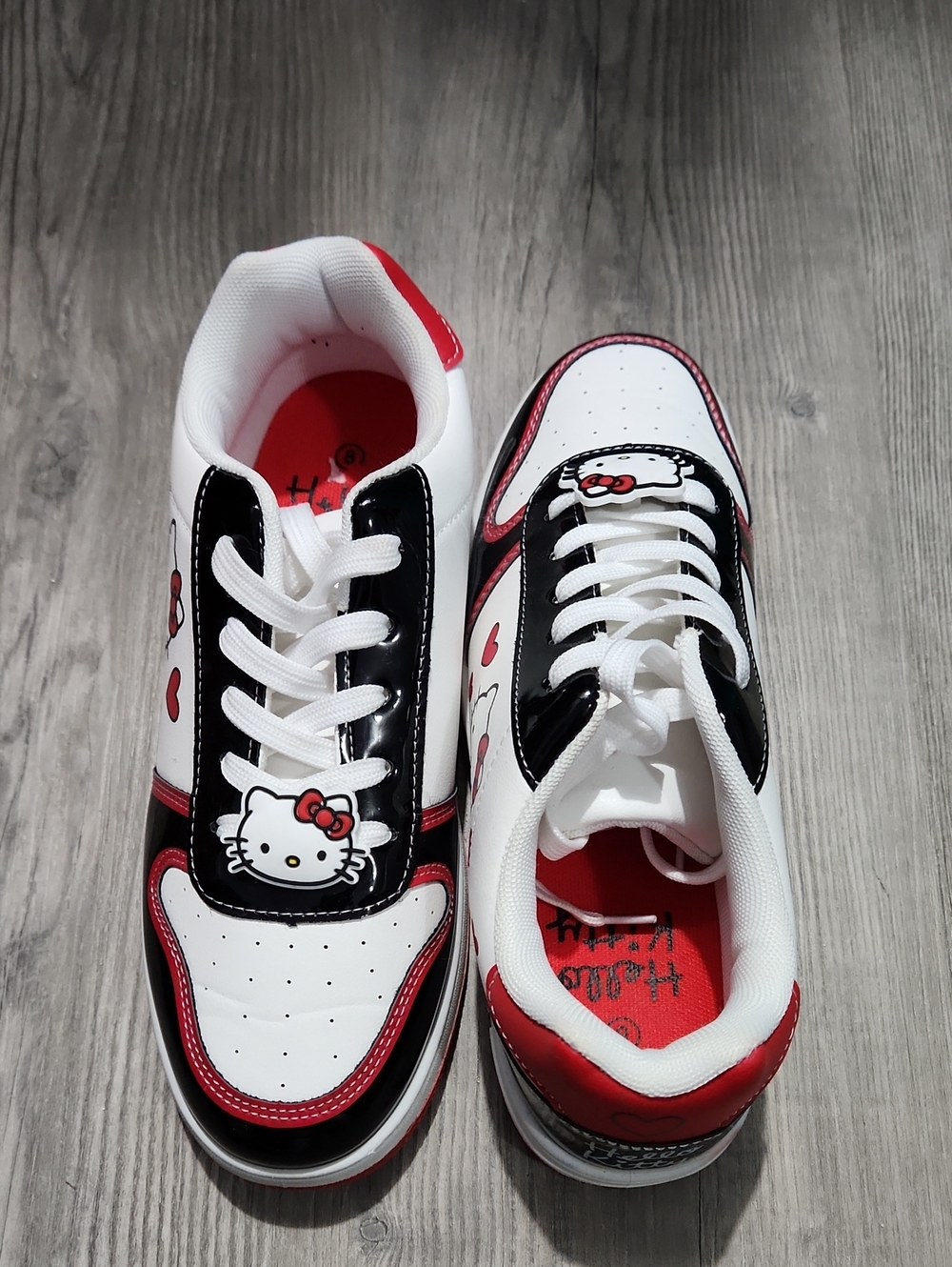 Hello Kitty Womans White, Black & Red Low-Top Sneakers